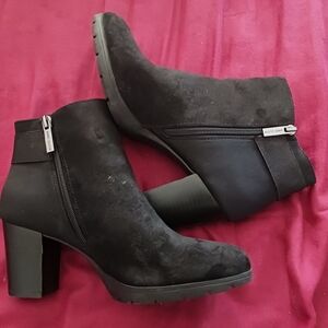 Anne Klein Black Heeled Boots